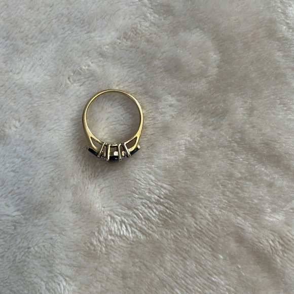 Blue sapphire 14 k gold and diamonds ladies solitaire ring - Picture 5 of 8